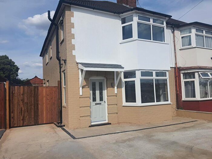 3 Bedroom Semi Detached House To Rent In Leagrave Road, Luton, Beds, LU3