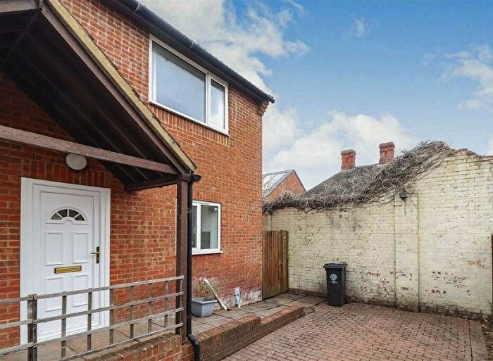 2 Bedroom End Of Terrace House To Rent In Aspen Close, Rushden, Northamptonshire., NN10