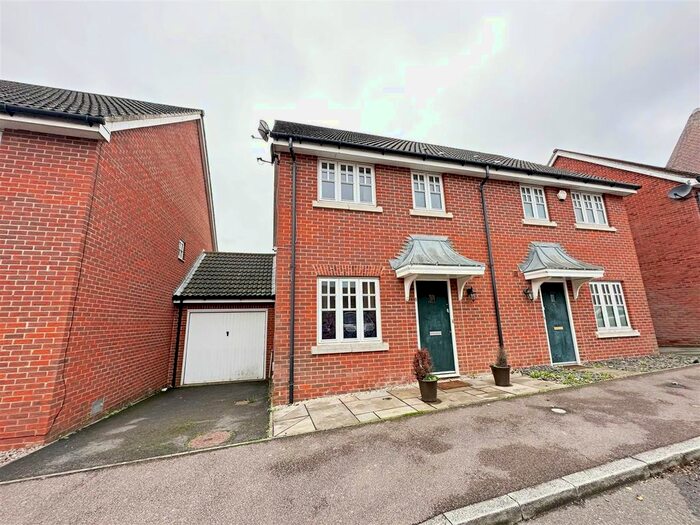 3 Bedroom Semi-Detached House To Rent In Exbury Lane, Westcroft, Milton Keynes, MK4