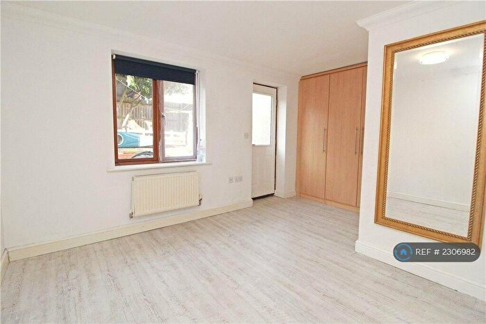 1 Bedroom Maisonette To Rent In Corris Court, Milton Keynes, MK10