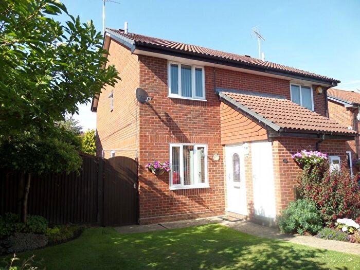 2 Bedroom Semi-Detached House To Rent In Dulwich Close, Newport Pagnell, MK16
