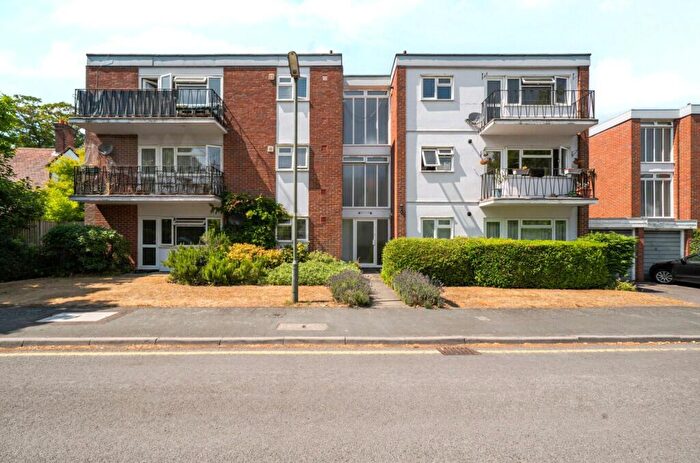 2 Bedroom Flat For Sale In Hilgay, Guildford, Surrey, GU1