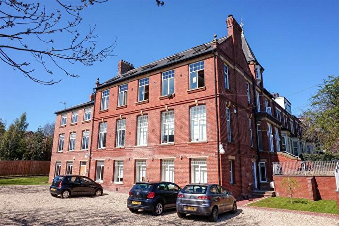 4 Bedroom Apartment To Rent In Ash Grove, Leeds, LS6
