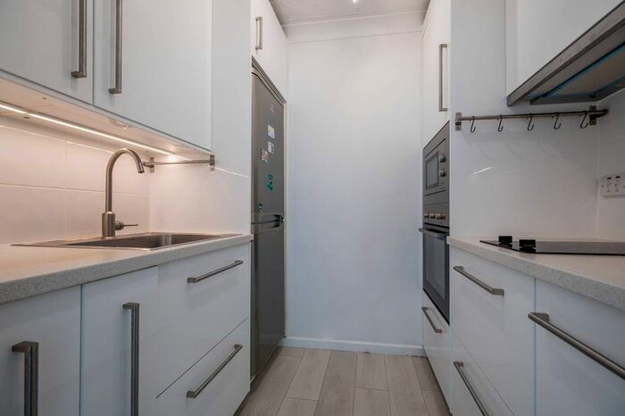 1 Bedroom Flat To Rent In Constitution Hill, Woking, GU22