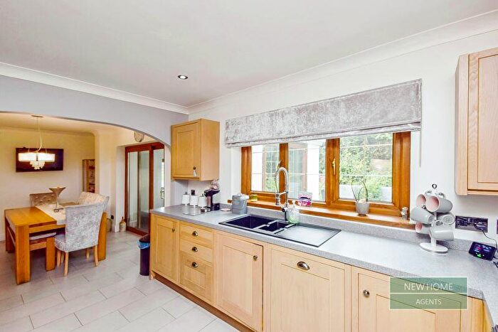 4 Bedroom Detached House For Sale In Waterloo Road, Capel Hendre, Ammanford, SA18