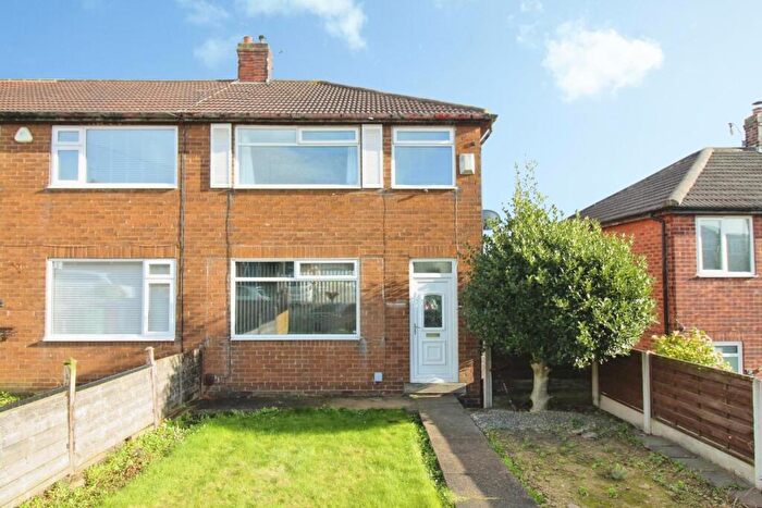 3 Bedroom End Of Terrace House For Sale In Highfield Close, Leeds, LS12