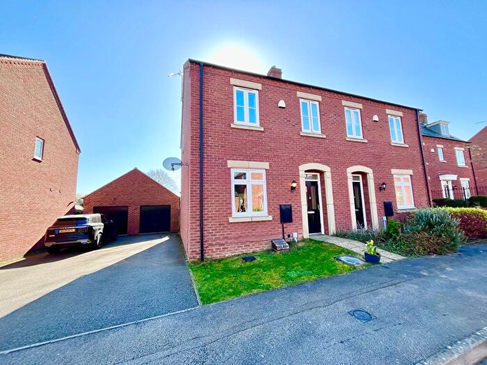 3 Bedroom Semi Detached House For Sale In Pearmain Close, Newport Pagnell, MK16