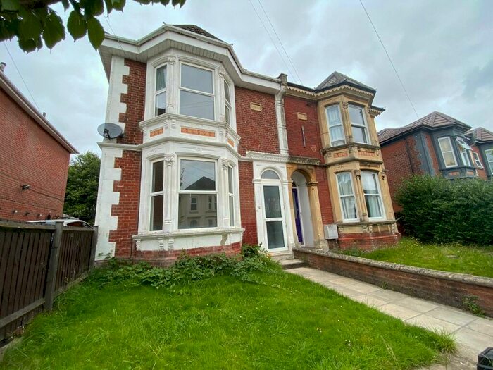 5 Bedroom House To Rent In Gordon Avenue, SO14