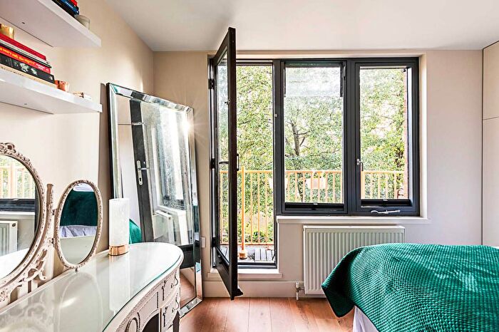 1 Bedroom Flat To Rent In Tavistock Crescent, London, London, W11