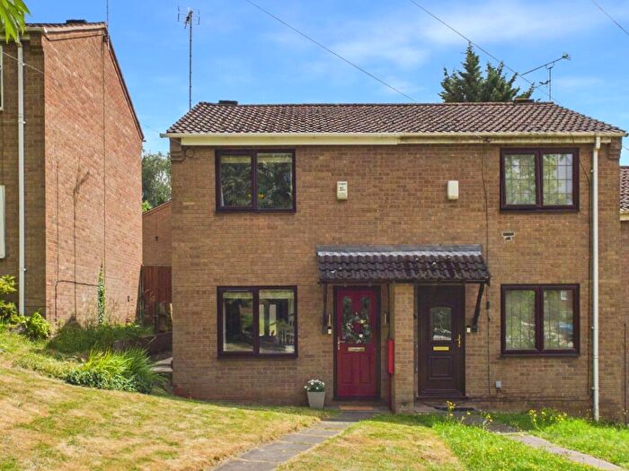 2 Bedroom Town House For Sale In Landmere Gardens, Mapperley, Nottingham, NG3
