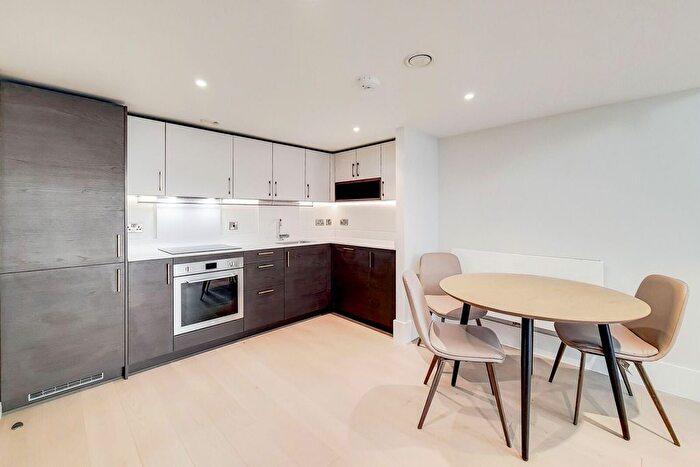 1 Bedroom Flat To Rent In Charter Place, Hounslow, TW3
