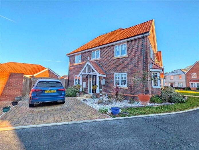 3 Bedroom Semi-Detached House For Sale In St Andrews Close, Alresford, CO7