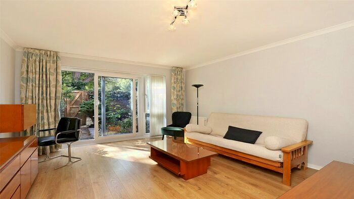 Studio To Rent In Bartle Road, Notting Hill, W11