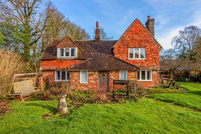 4 Bedroom Semi-Detached House For Sale In Hambledon Road, Hambledon, GU8