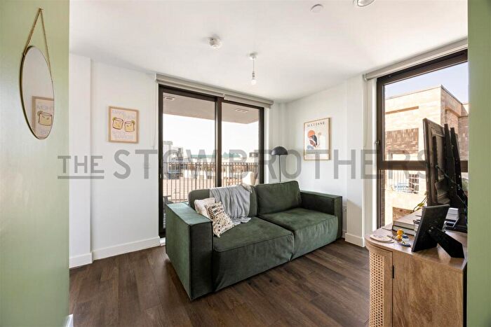 1 Bedroom Flat To Rent In Dace Road, Hackney, E3