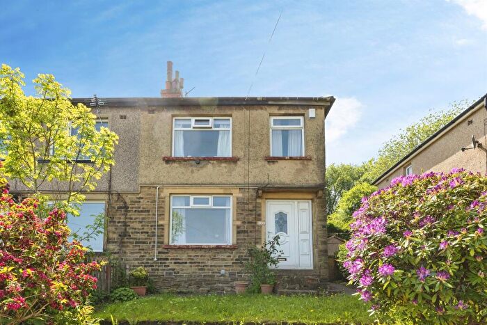 3 Bedroom Semi-Detached House For Sale In Southmere Drive, Bradford, BD7