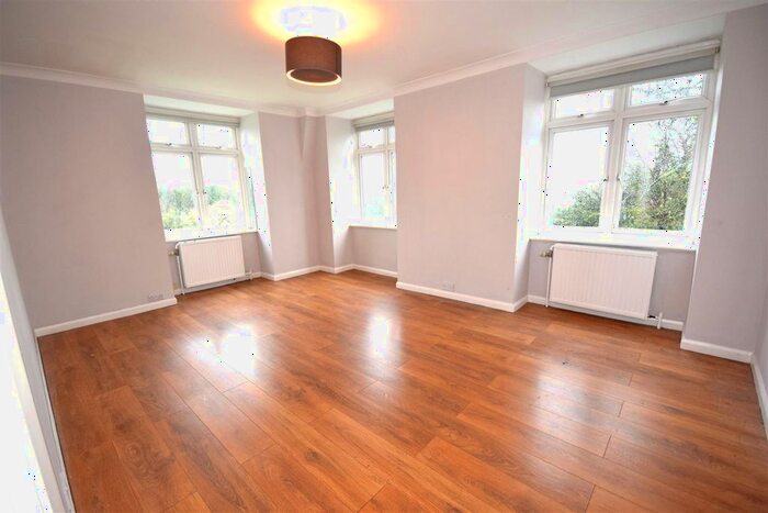 3 Bedroom Flat To Rent In Thames Eyot, Cross Deep, Twickenham, TW1