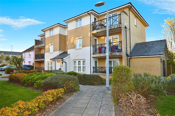 2 Bedroom Apartment To Rent In Bell Close, Laindon, Basildon, Essex, SS15