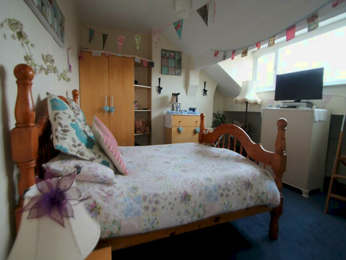 1 Bedroom Flat To Rent In Victoria Terrace, Leeds, LS3