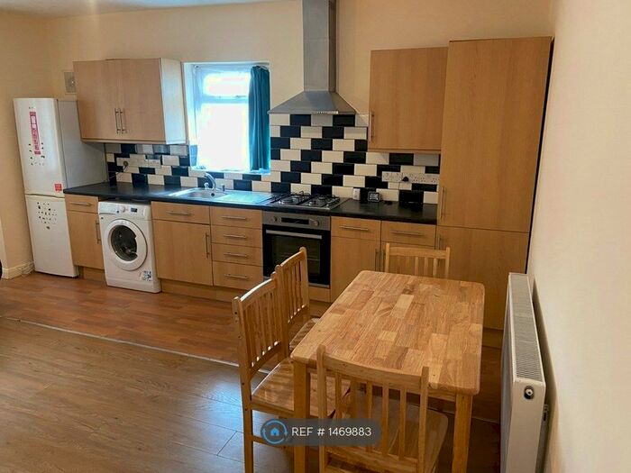 1 Bedroom Flat To Rent In Waltham Drive, Edgware, HA8