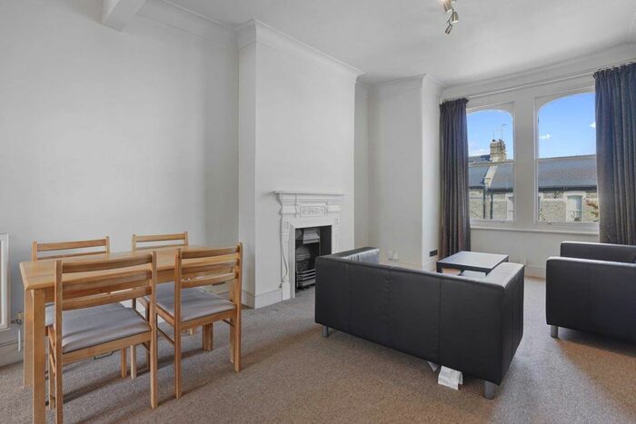 3 Bedroom Flat To Rent In Hetley Road, Shepherds Bush, W12