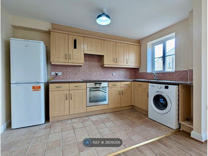 3 Bedroom Flat To Rent In Beechwood Park, Brighouse, HD6