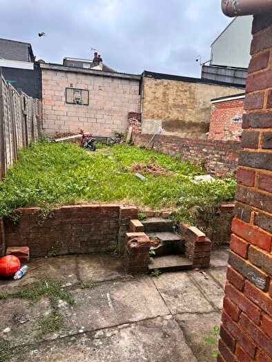 2 Bedroom Terraced House To Rent In Ashton Road, Luton, Bedfordshire, LU1
