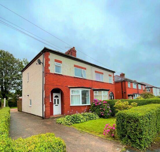 3 Bedroom Semi-Detached House To Rent In Aldwych Drive, Ashton-on-ribble, Preston, PR2