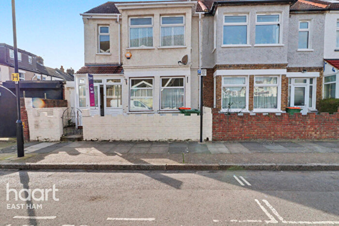 3 Bedroom End Of Terrace House For Sale In Arthur Road, London, E6