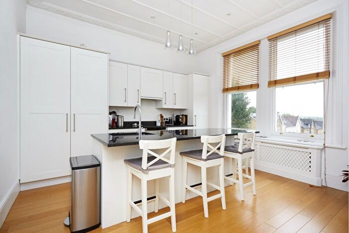 4 Bedroom Flat To Rent In Darlaston Road, London, SW19