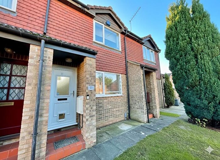 2 Bedroom Terraced House For Sale In Benington Close, Luton, Bedfordshire, LU2