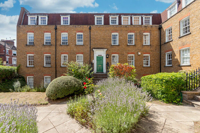 2 Bedroom Flat To Rent In Stapleton Hall Road, N4