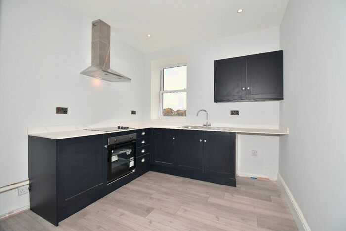 2 Bedroom Flat To Rent In Dracaena Avenue, Falmouth, TR11
