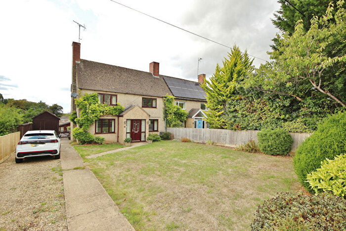 3 Bedroom Semi-Detached House For Sale In Sturt Road, Charlbury, OX7