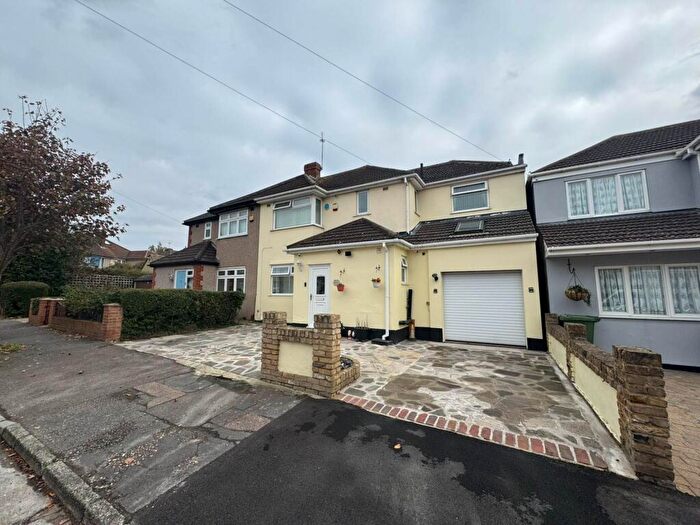4 Bedroom Semi-Detached House For Sale In Elms Farm Road, Hornchurch, RM12