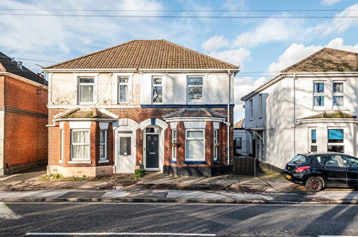 3 Bedroom Semi Detached House For Sale In Bitterne Road East, Bitterne, Southampton, Hampshire, SO18