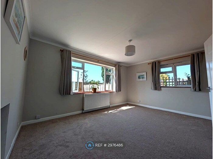 2 Bedroom Flat To Rent In Stocks House, Lancing, BN15