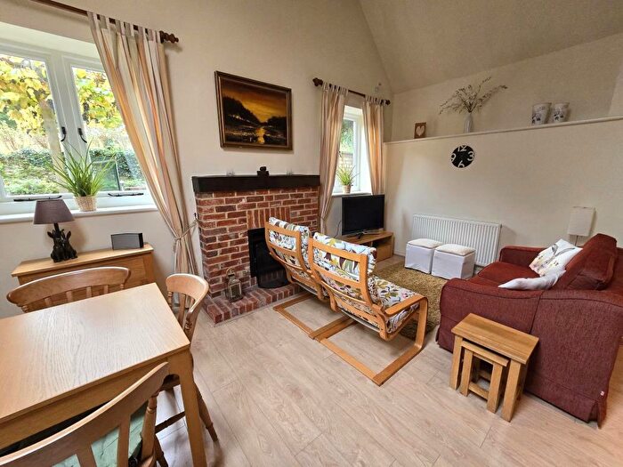 2 Bedroom Cottage To Rent In High Street, Clifton Hampden, OX14