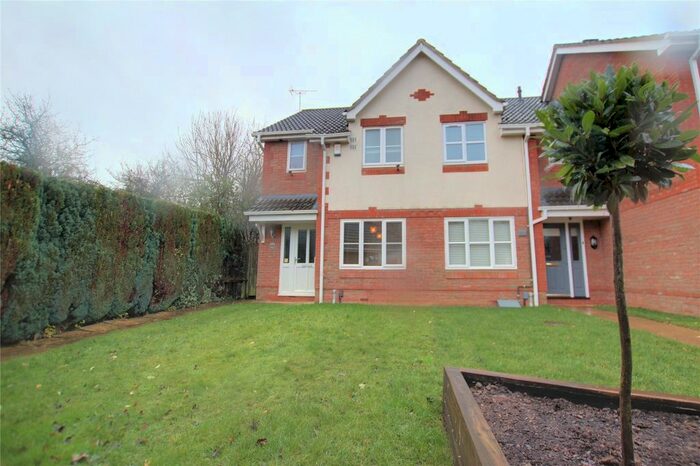 2 Bedroom End Of Terrace House To Rent In Montague Close, Wokingham RG40