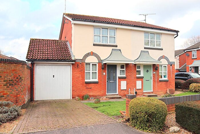 2 Bedroom Semi Detached House For Sale In Rose Gardens, Farnborough, GU14