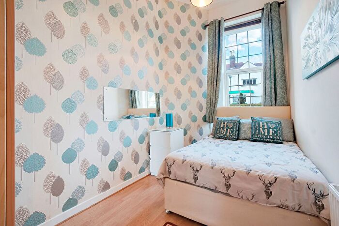 2 Bedroom Flat For Sale In Moss Road, Tillicoultry, FK13