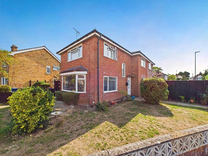 4 Bedroom Detached House For Sale In Snowdon Gardens, Gloucester, GL3