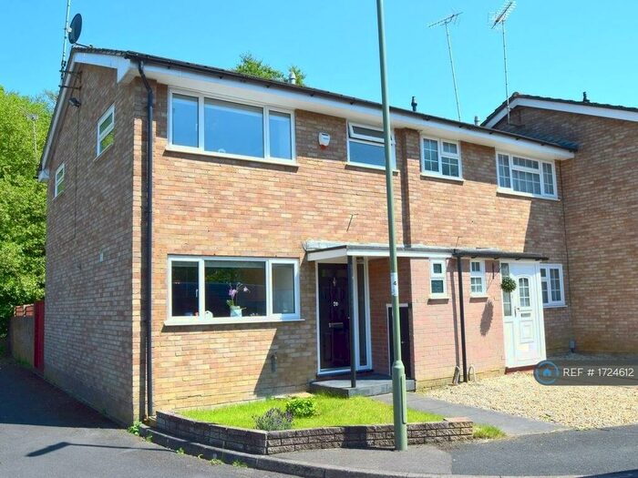 3 Bedroom End Of Terrace House To Rent In Longleat Square, Farnborough, GU14