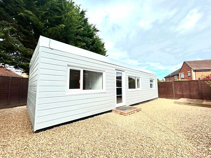 1 Bedroom Maisonette To Rent In Merrivale Gardens, Reading, Berkshire, RG2