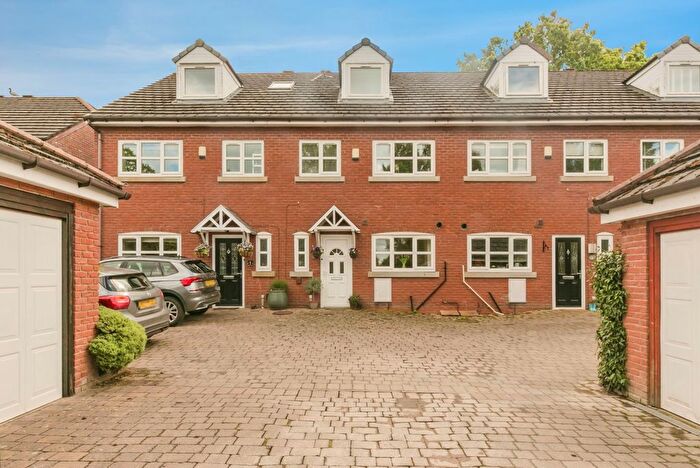 4 Bedroom Detached House For Sale In Mere Lane, Pickmere, Knutsford, Cheshire, WA16