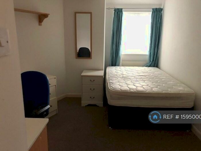 6 Bedroom Semi-Detached House To Rent In Maple Grove, Guildford, GU1