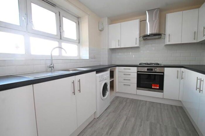 3 Bedroom Flat To Rent In Frendsbury Road, London, SE4