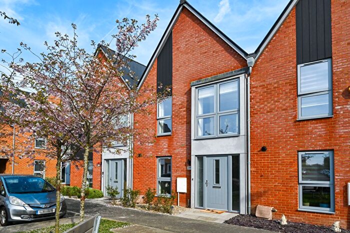 3 Bedroom Terraced House For Sale In Conningbrook Avenue, Kennington, TN24