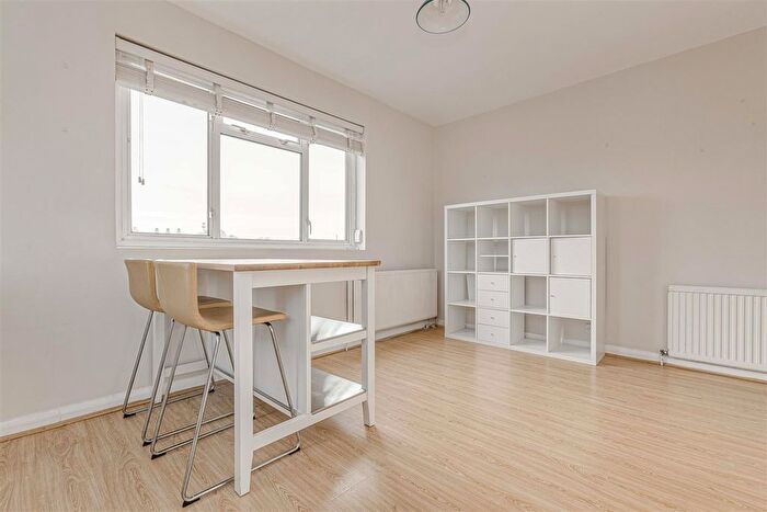 1 Bedroom Flat For Sale In Coronation Court, Brewster Gardens, North Kensignton, W10