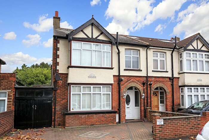5 Bedroom Semi-Detached House To Rent In Hanworth Road, TW13